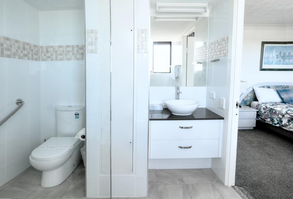 Pelican Sands Beach Resort Gold Coast Buitenkant foto