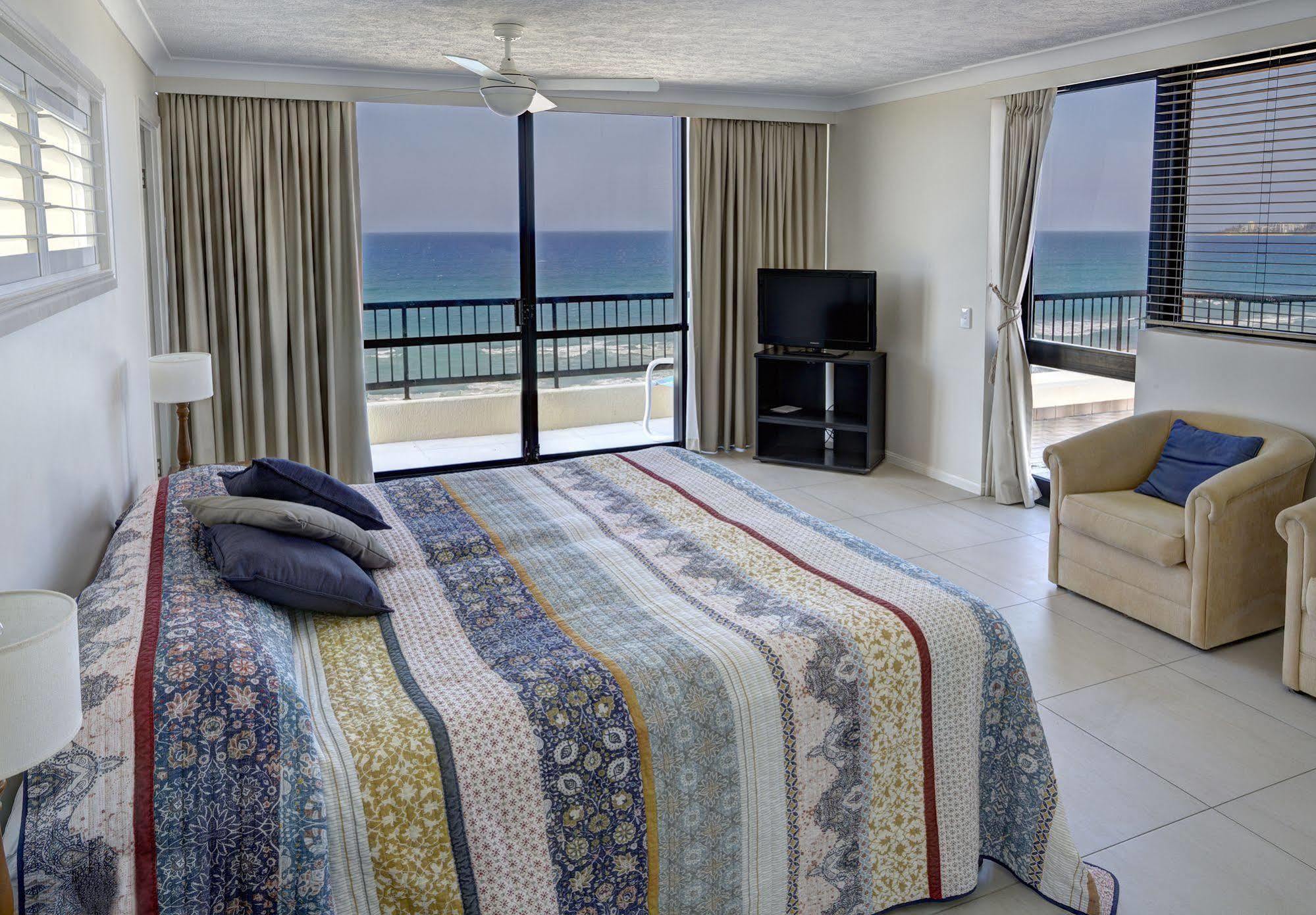 Pelican Sands Beach Resort Gold Coast Buitenkant foto
